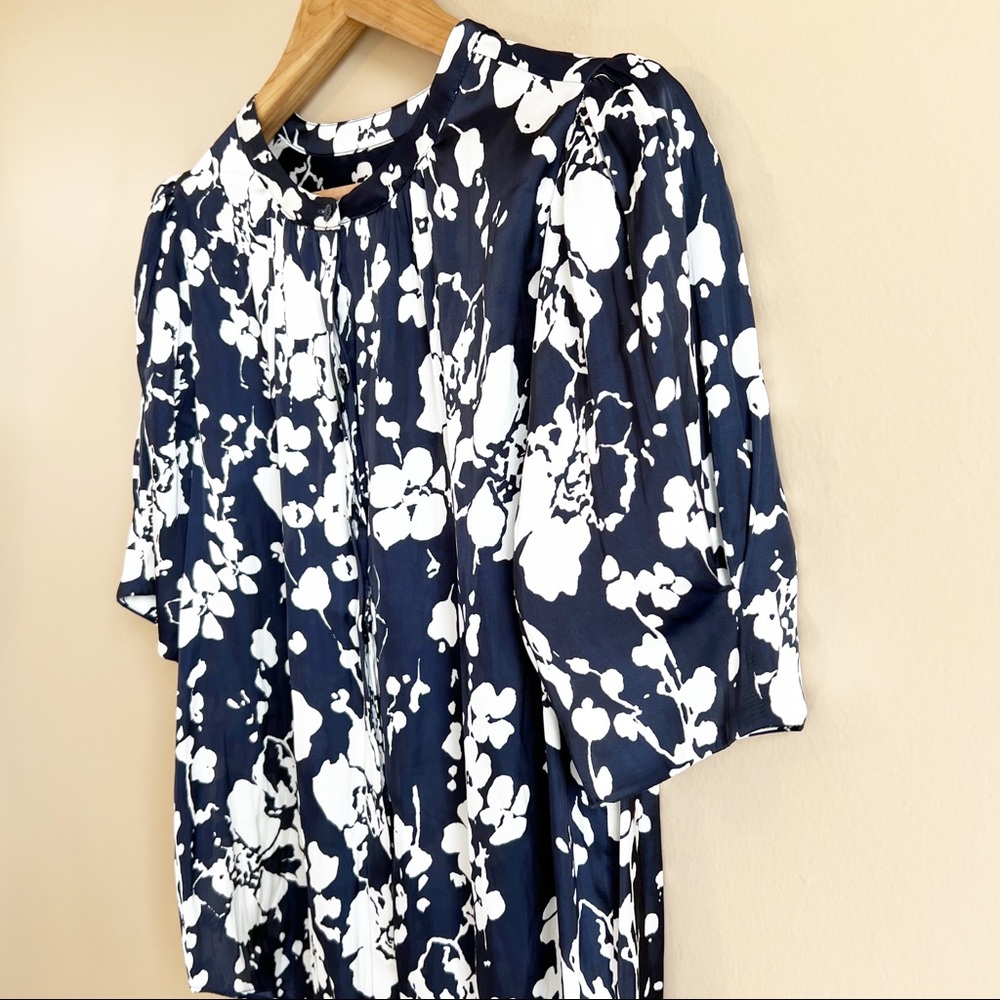 JOIE Devonia Blouse in Midnight Size Small Silky Floral Print MSRP $198 - Picture 4 of 15